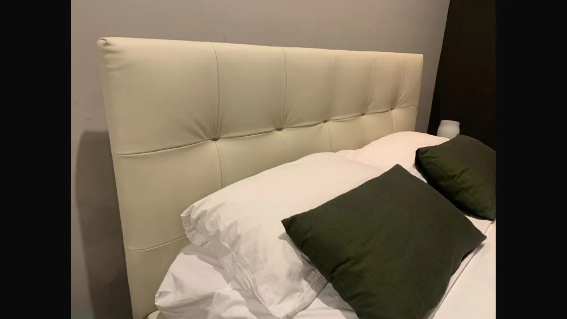 Max Capitonné bed by Twils