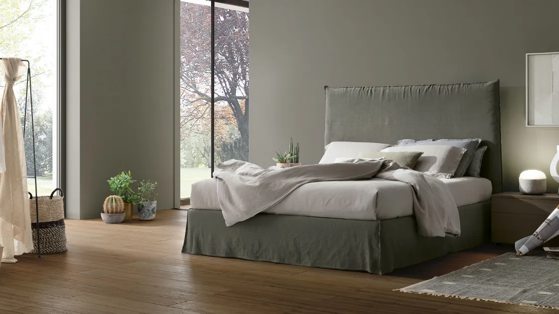 Bed with padded fabric headboard Hera by Tomasella.