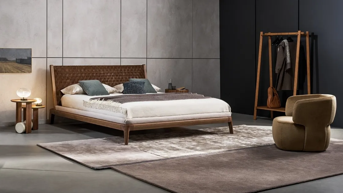 Wooden double bed with woven leather headboard Honeymoon by Bonaldo.