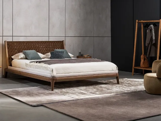 Wooden double bed with woven leather headboard Honeymoon by Bonaldo.