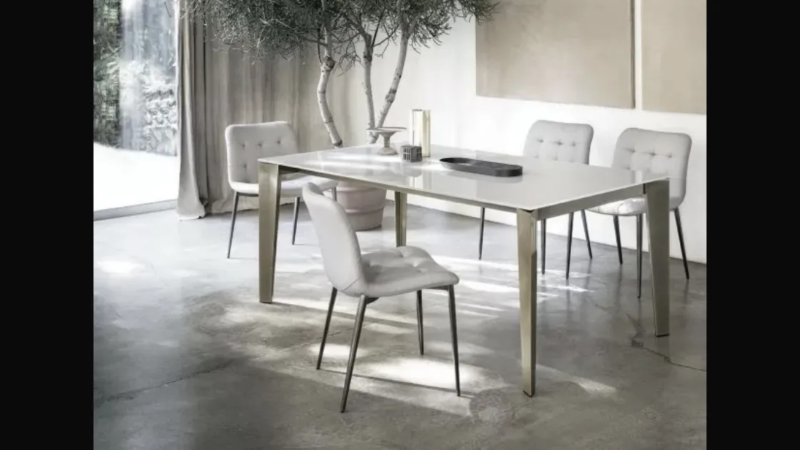 Extendable Cruz table with glass top by Bontempi.