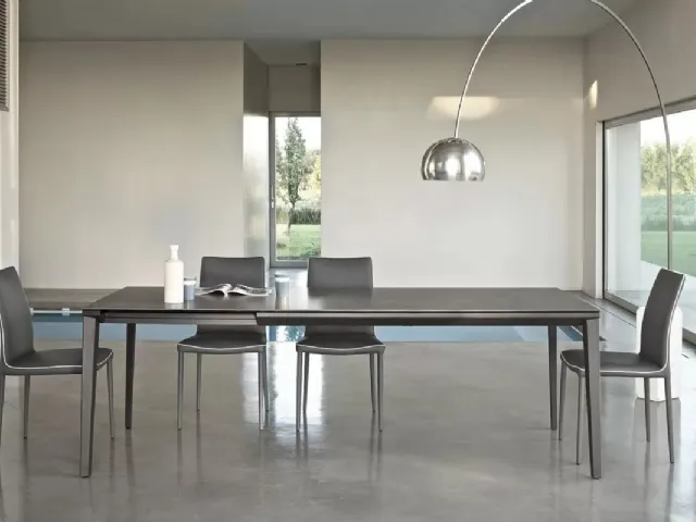 Extendable Echo table in SuperCeramic by Bontempi.