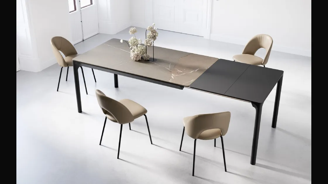 Extendable Oscar table in Arredo3's gres.