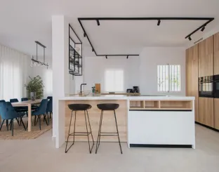 Modern kitchen with peninsula D23 in Oak and White lacquer by Doimo Cucine