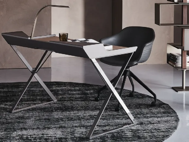 Operative Qwerty desk in steel and leather by Cattelan Italia.